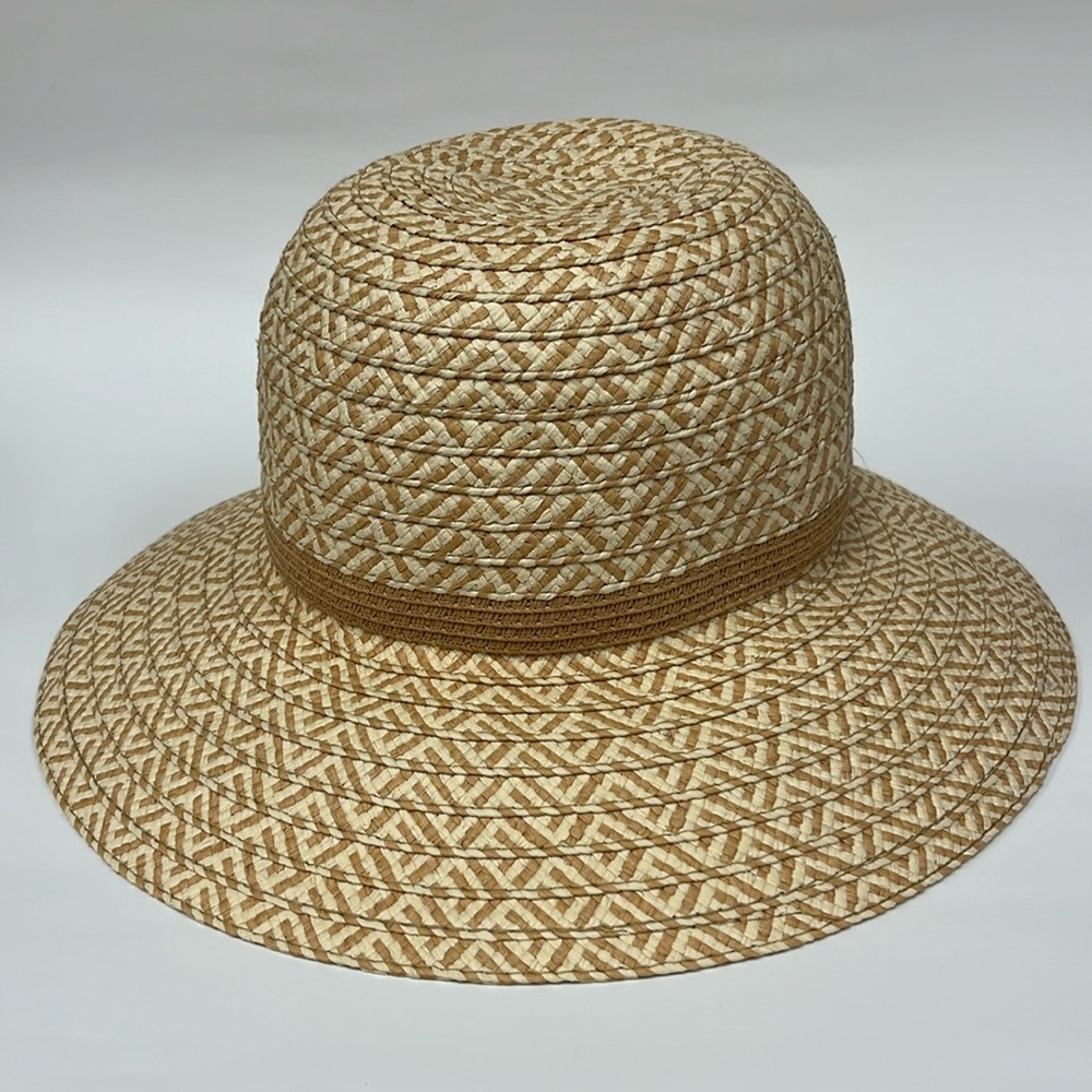 Beautiful Sonoma straw hat in natural color.